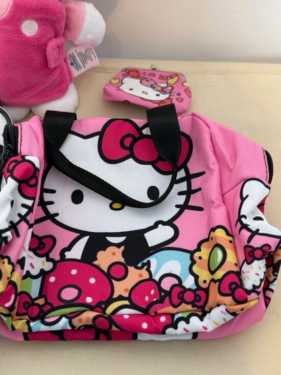 Hello Kitty Bundle - Picture 3 of 4